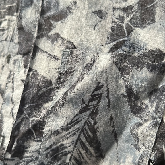 Billabong Medium Tailored short sleeve button down - Picture 3 of 3